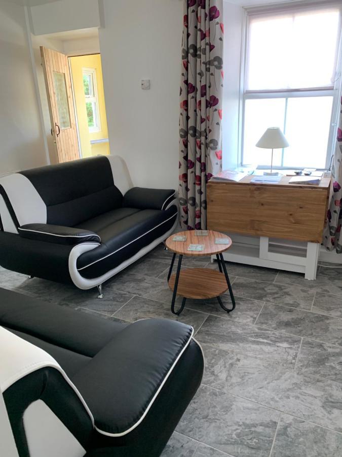 Snowdonia Rock Cottage - Cosy And Pet Friendly Penrhyndeudreath Exterior photo