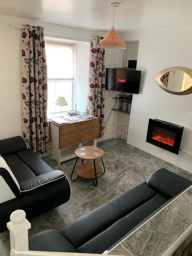 Snowdonia Rock Cottage - Cosy And Pet Friendly Penrhyndeudreath Exterior photo