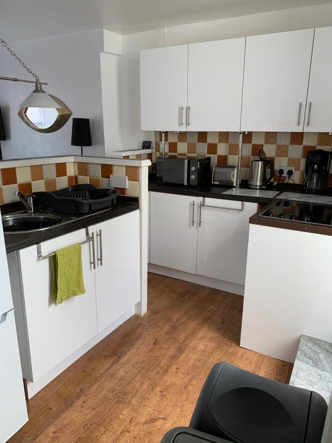 Snowdonia Rock Cottage - Cosy And Pet Friendly Penrhyndeudreath Exterior photo